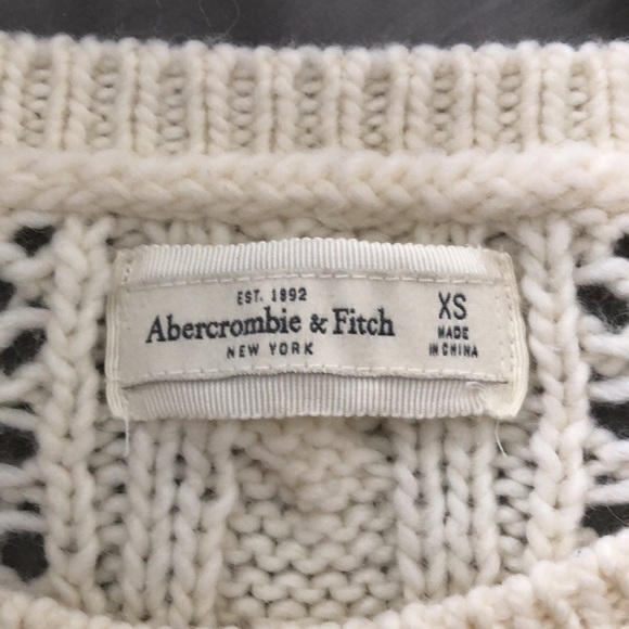 Chunky white/creamy A&F sweater - Picture 3 of 3